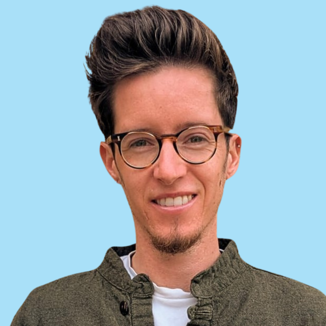 Theo Dussek - Theo's English Lab Fluent in IELTS Logo Picture